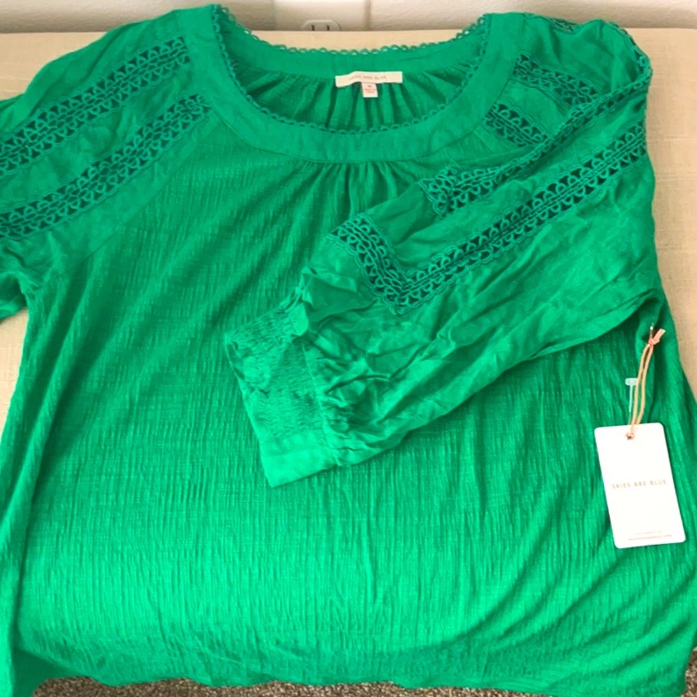 Skies Are Blue women’s top in size M - NWOT